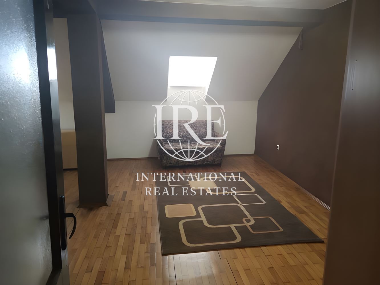 International Real Estate (IRE) предлага просторен многостаен мезонет в близост до Колхозен Пазар, Варна-8