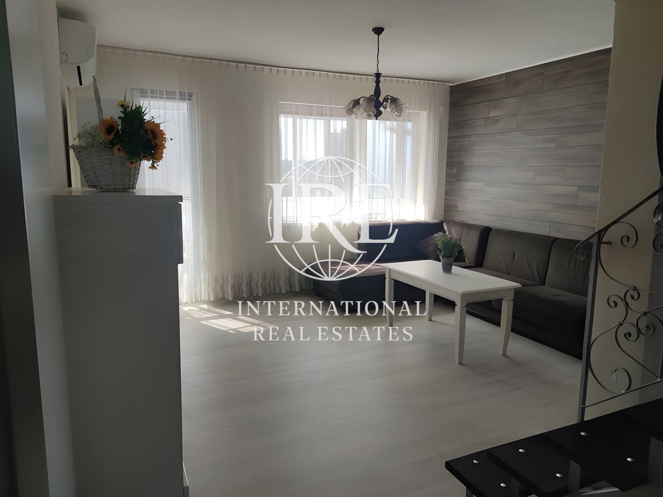 International Real Estate (IRE) предлага просторен многостаен мезонет в близост до Колхозен Пазар, Варна-15