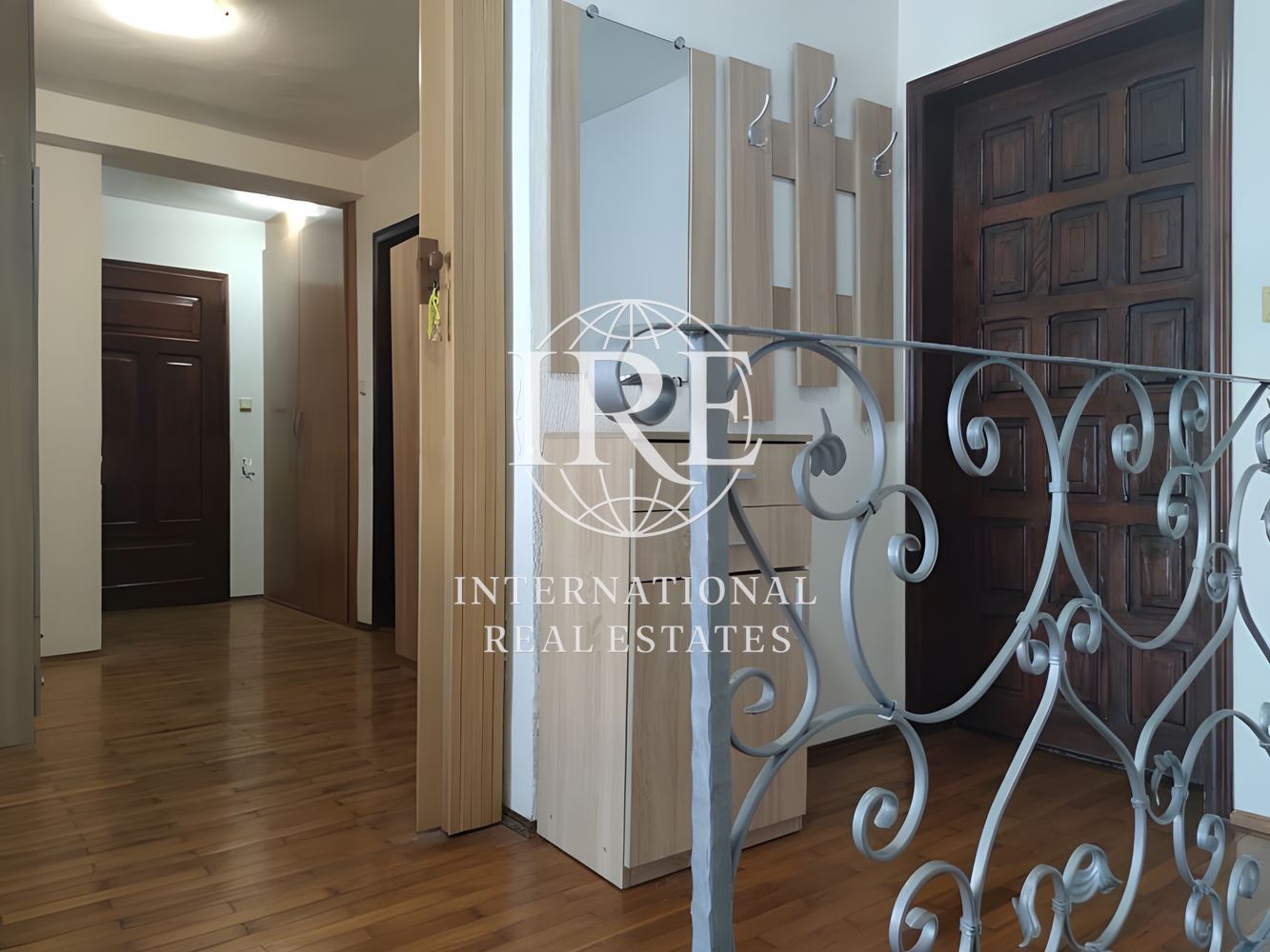 International Real Estate (IRE) предлага просторен многостаен мезонет в близост до Колхозен Пазар, Варна-12