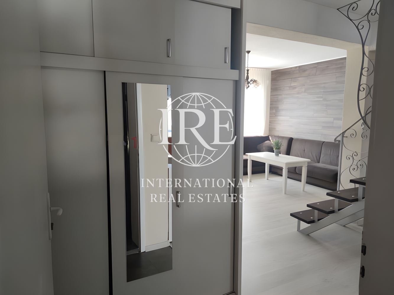 International Real Estate (IRE) предлага просторен многостаен мезонет в близост до Колхозен Пазар, Варна-10
