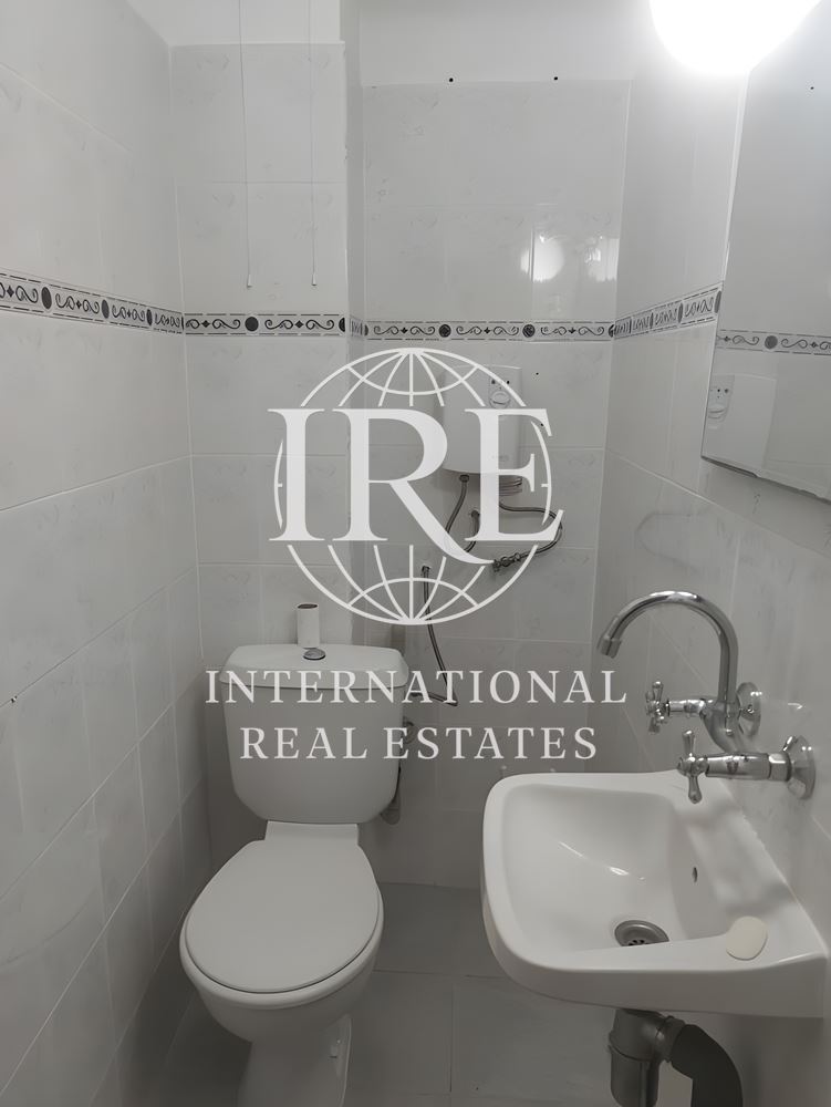 International Real Estate (IRE) предлага просторен многостаен мезонет в близост до Колхозен Пазар, Варна-13