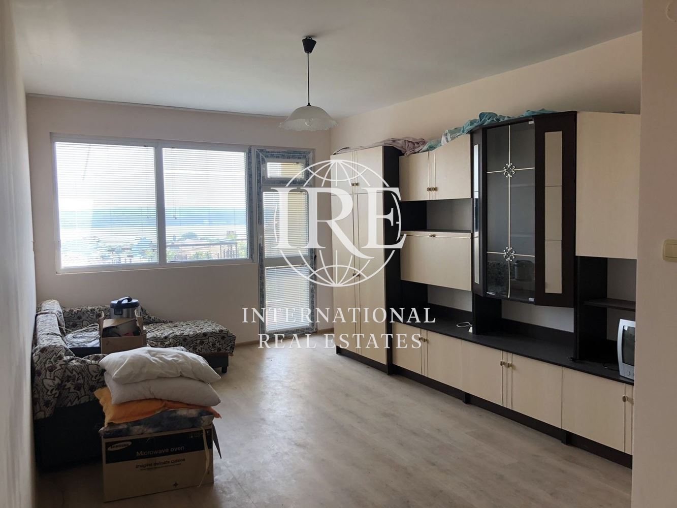 ТОП ОФЕРТА! Просторен ОБЗАВЕДЕН двустаен (95 кв.м.) в кв