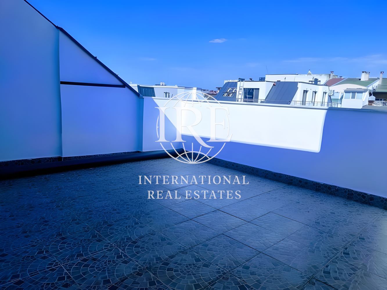 International Real Estate (IRE) предлага просторен многостаен мезонет в близост до Колхозен Пазар, Варна-7