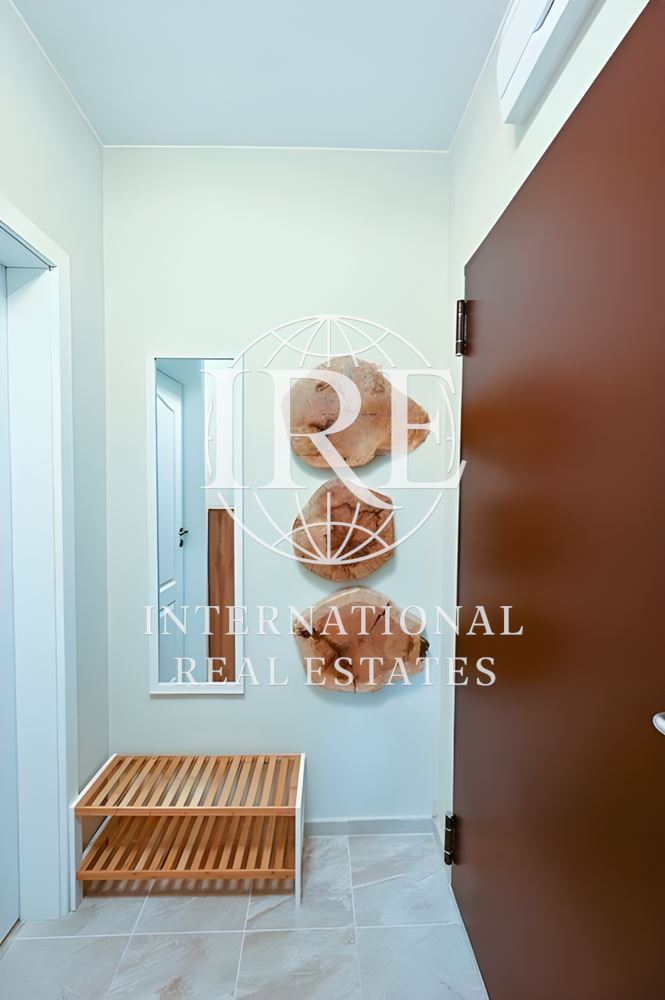 International Real Estate (IRE) предлага уютен двустаен апартамент в близост до Колхозен Пазар, Варна-5