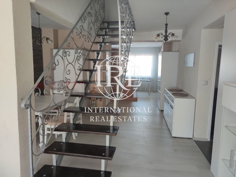 International Real Estate (IRE) предлага просторен многостаен мезонет в близост до Колхозен Пазар, Варна-9