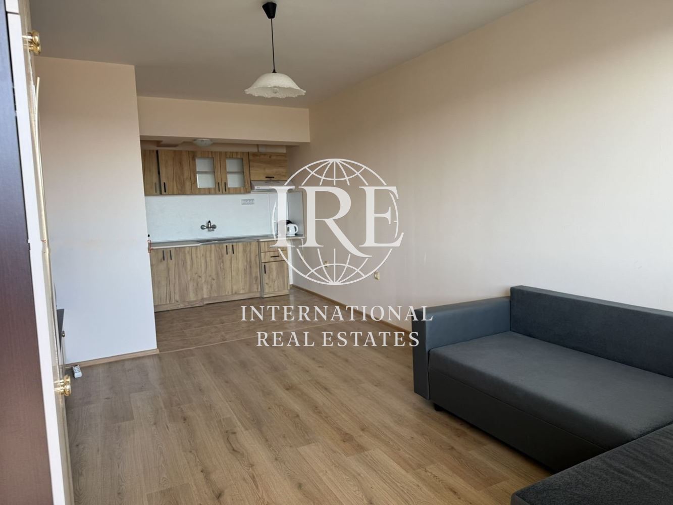 ТОП ОФЕРТА! Просторен ОБЗАВЕДЕН двустаен (95 кв.м.) в кв