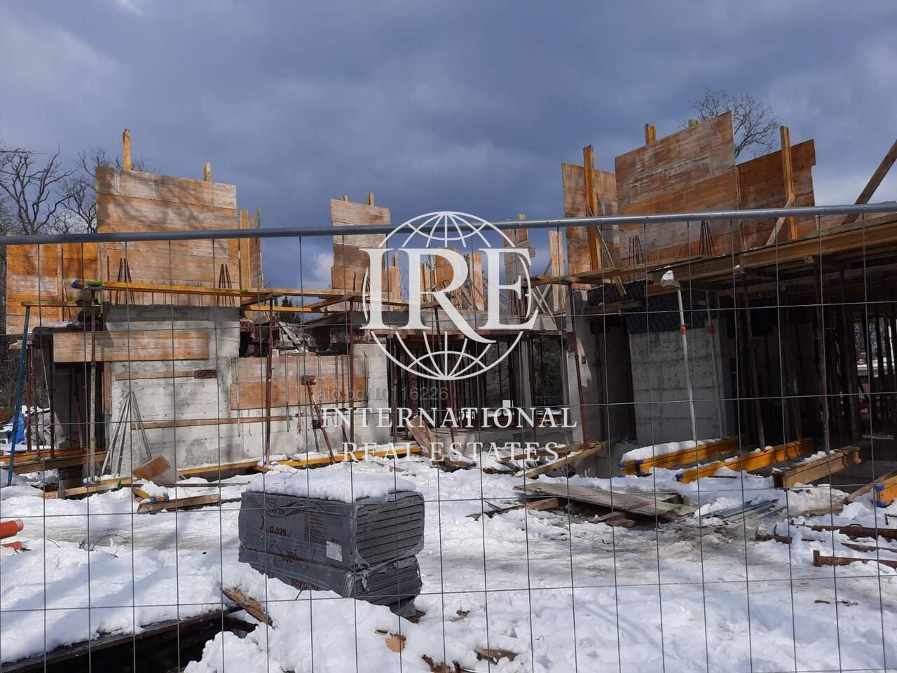 НОВ ПРОЕКТ! Двуетажна Къща в Комплекс с Басейн, к.к