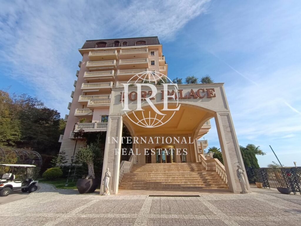 Апартамент с Морски Изглед и Яхтено Пристанище в Резиденция "Port Palace" - 0