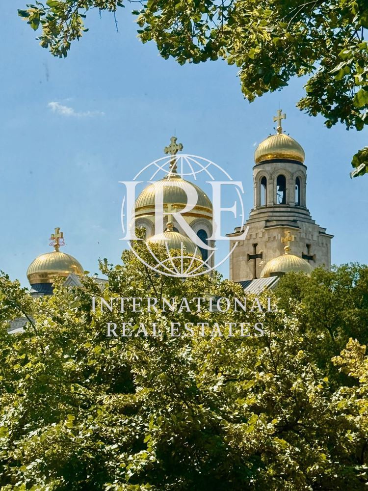 International Real Estates (IRE) предлага: ТОП ОФИС на ПЪРВА ЛИНИЯ срещу Катедралата, гр
