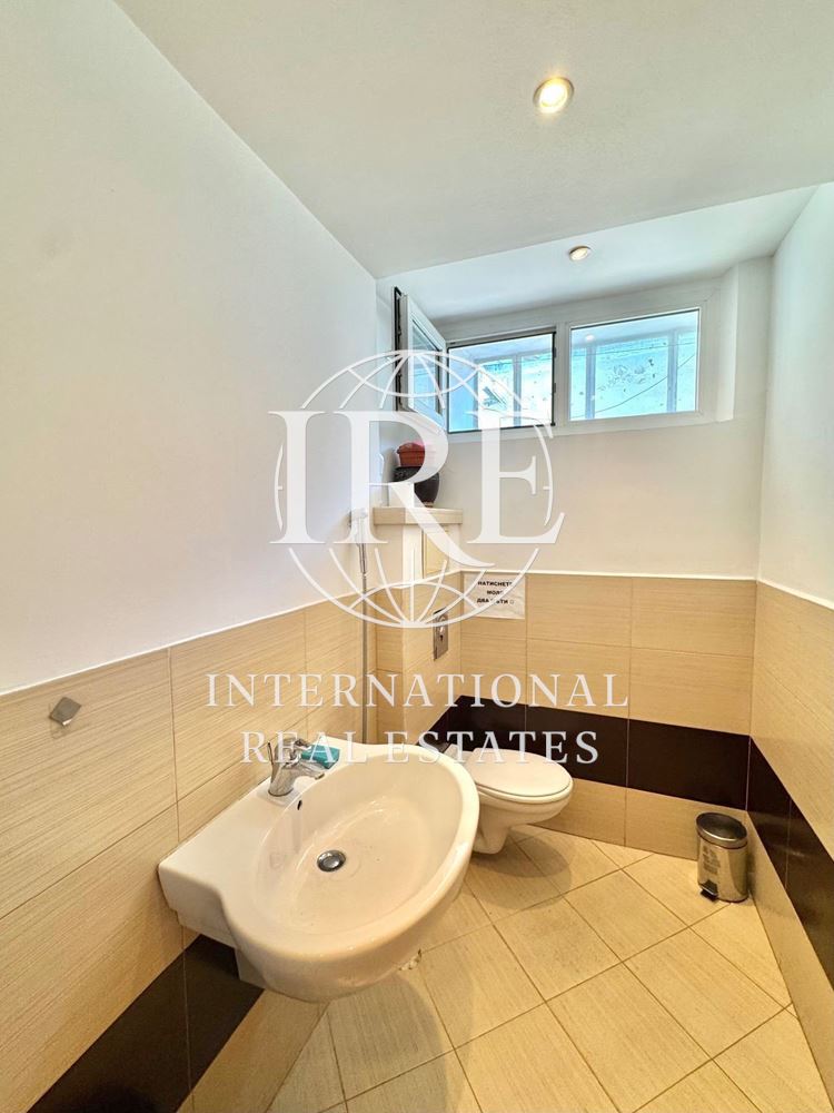 International Real Estates (IRE) предлага: ТОП ОФИС на ПЪРВА ЛИНИЯ срещу Катедралата, гр
