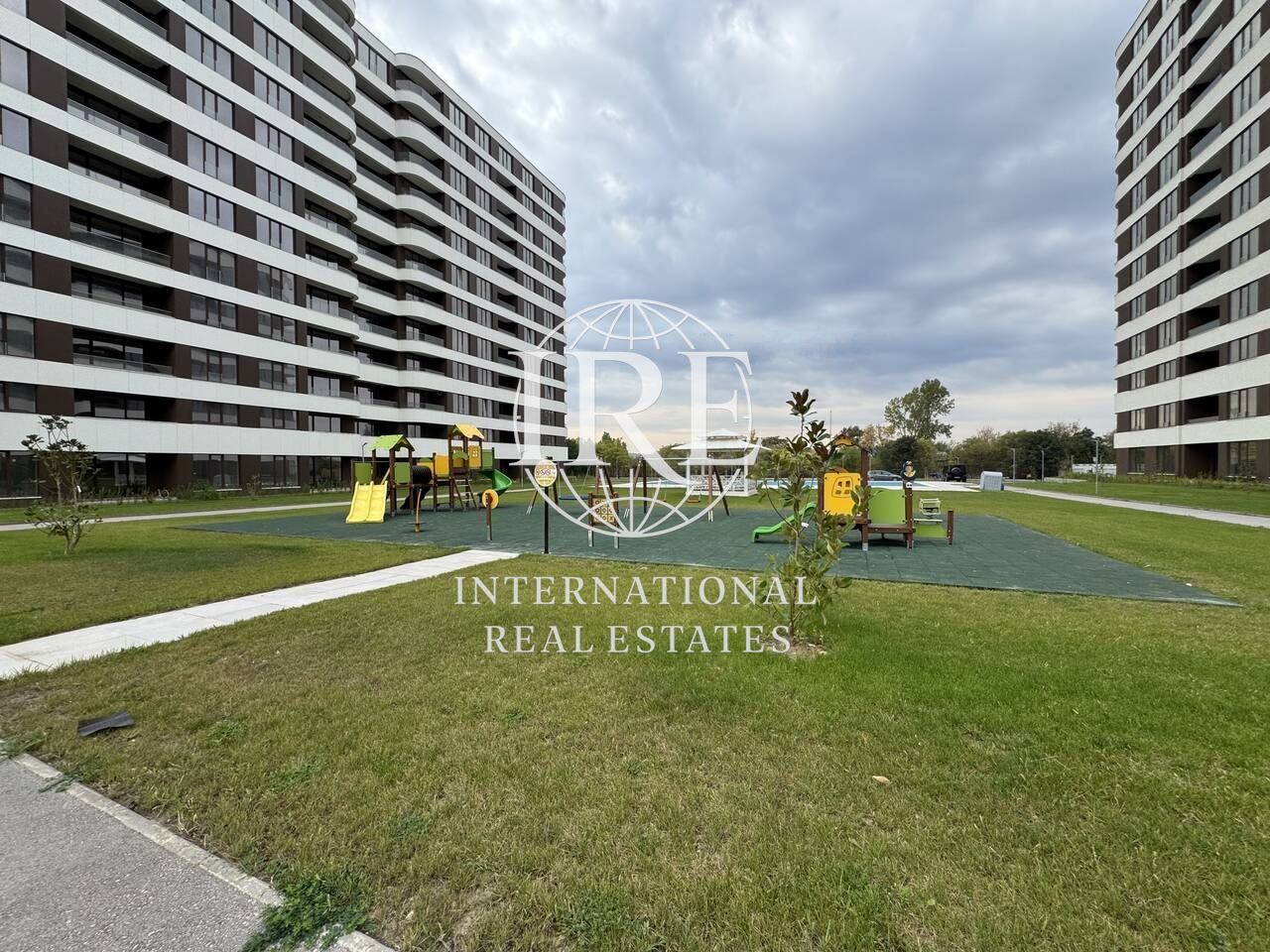 International Real Estates (IRE) Предлага Двустаен Апартамент в Луксозен Комплекс-11
