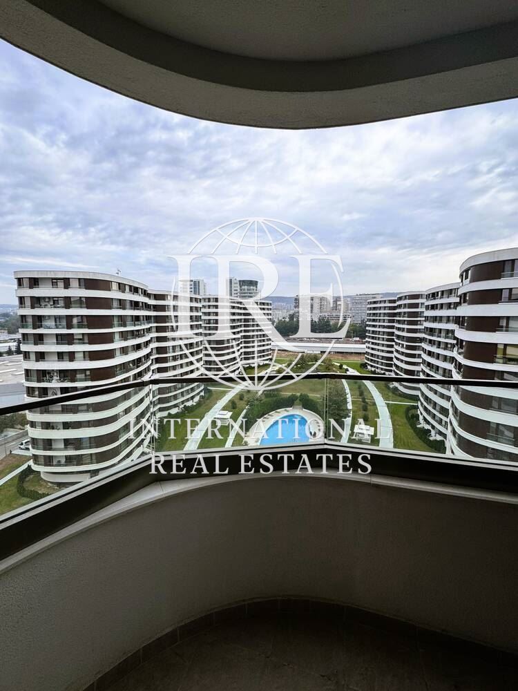 International Real Estates (IRE) Предлага Двустаен Апартамент в Луксозен Комплекс - 0