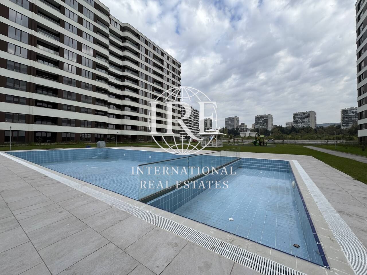 International Real Estates (IRE) Предлага Двустаен Апартамент в Луксозен Комплекс-9