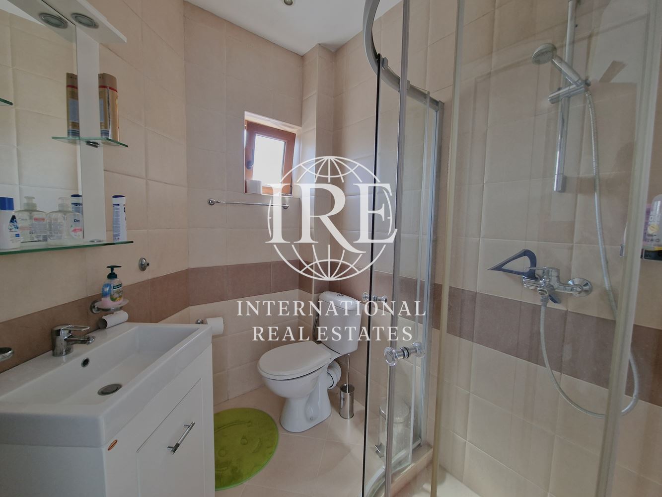Стилна триетажна къща със спираща дъха морска панорама, басейн и гараж!-15