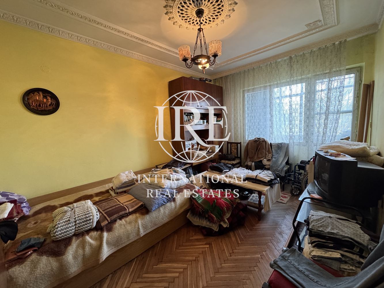 Четиристаен апартамент в центъра на гр