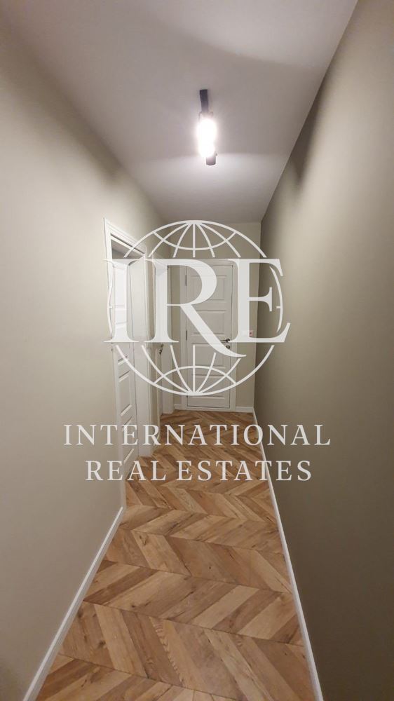 International Real Estates (IRE) Предлага Тристаен Обзаведен Апартамент в Центъра-3