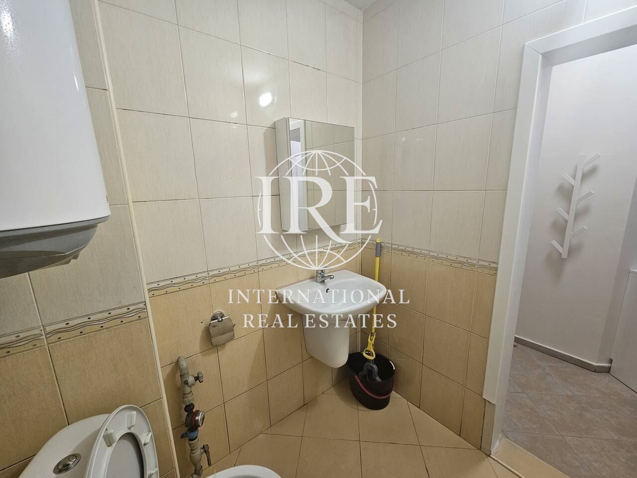 INTERNATIONAL REAL ESTATES предлага под наем: Двустаен апартамент, кв. Левски, гр