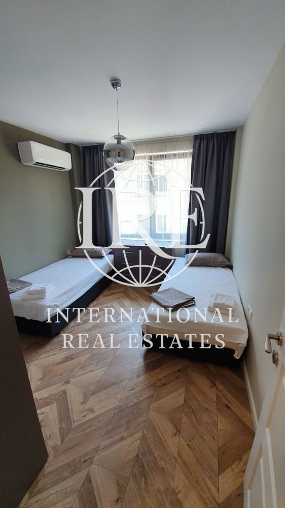 International Real Estates (IRE) Предлага Тристаен Обзаведен Апартамент в Центъра-8