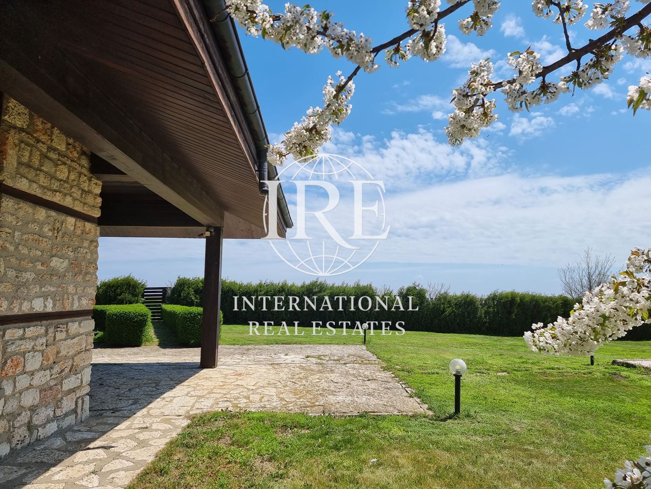 Забележителен имот в тоскански стил на брега на морето! Спираща дъха 180 градусова панорама море! Живописна природа! Екологично чист район!-12