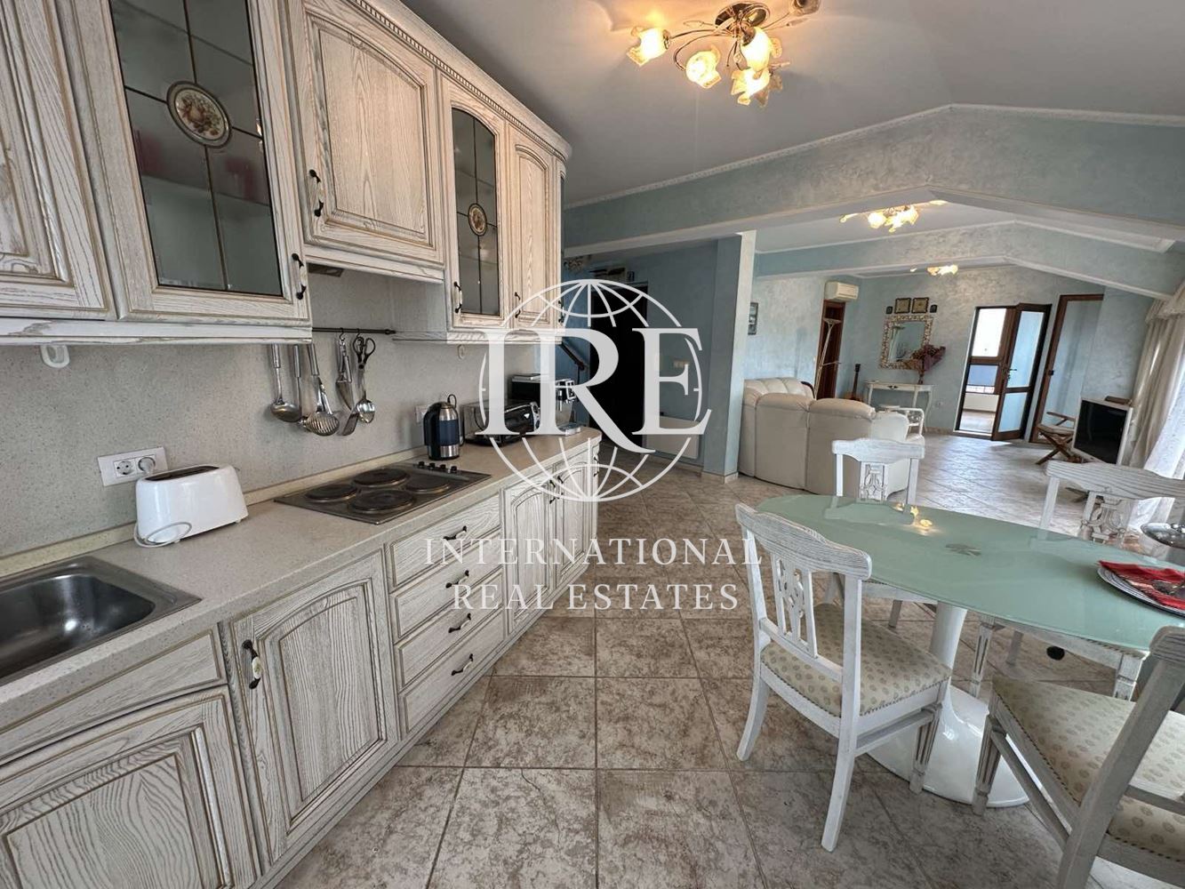 ОТЛИЧЕН МНОГОСТАЕН АПАРТАМЕНТ В ИДЕИАЛНИЯТ ЦЕНТЪР НА ГРАД ВАРНА-4