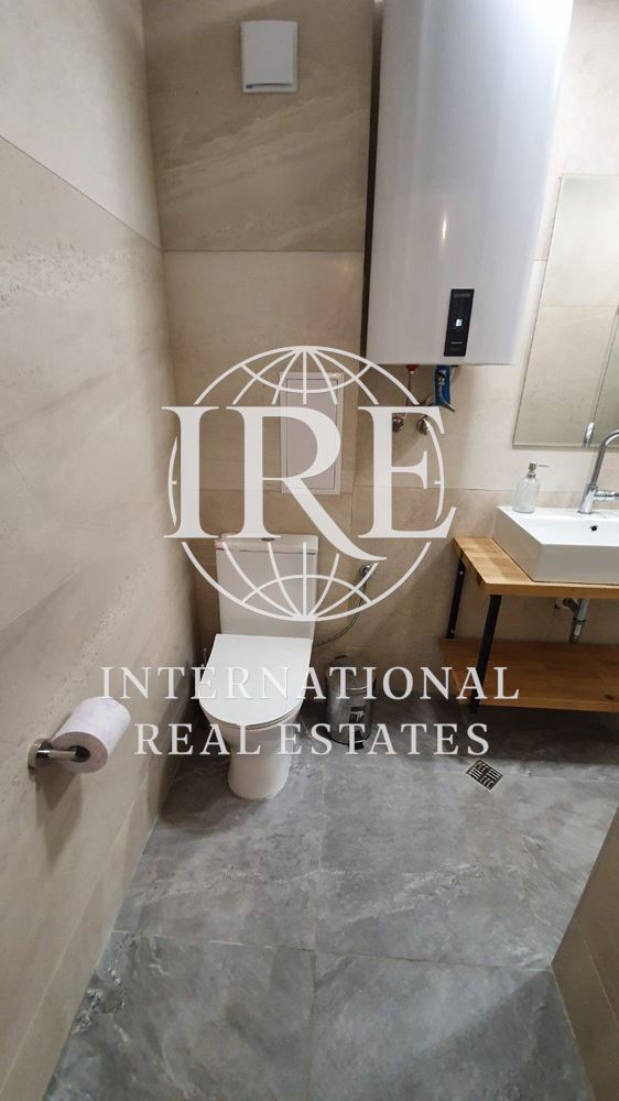 International Real Estates (IRE) Предлага Тристаен Обзаведен Апартамент в Центъра-6