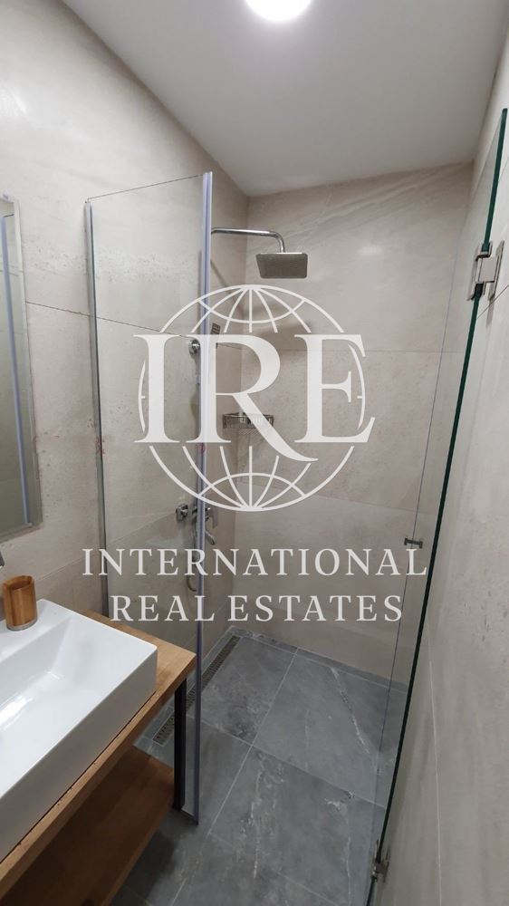 International Real Estates (IRE) Предлага Тристаен Обзаведен Апартамент в Центъра-4
