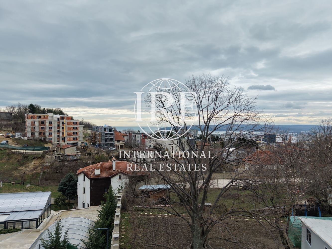 Парцел м-т Сотира до замъка подходящ за две или три къщи-9