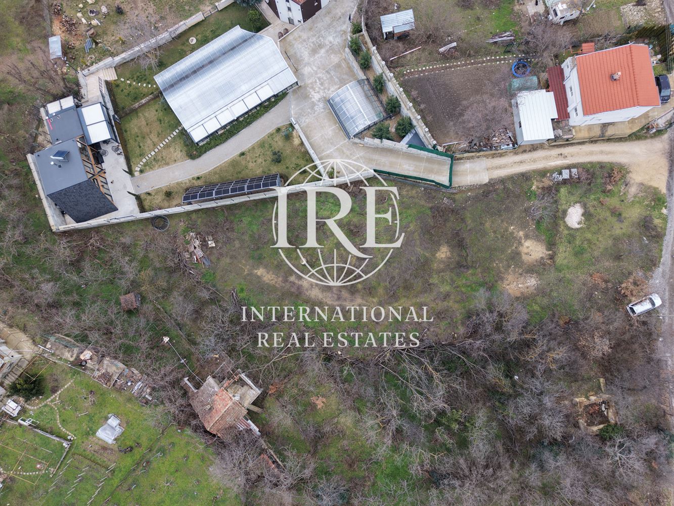 Парцел м-т Сотира до замъка подходящ за две или три къщи-2