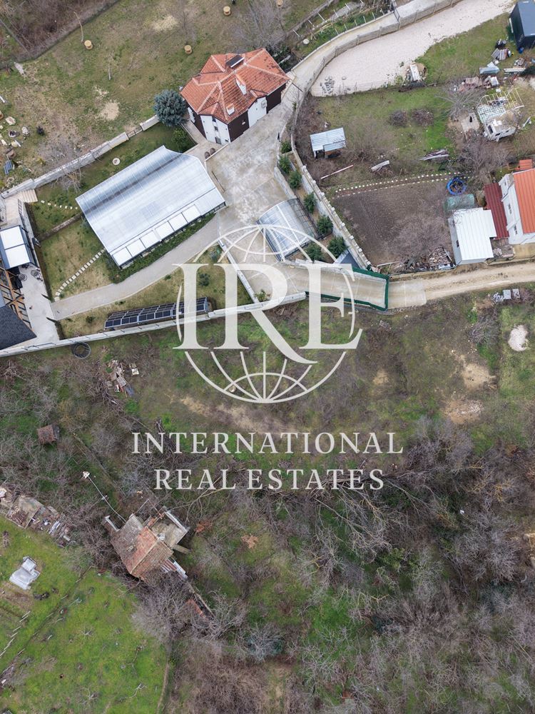 Парцел м-т Сотира до замъка подходящ за две или три къщи-11