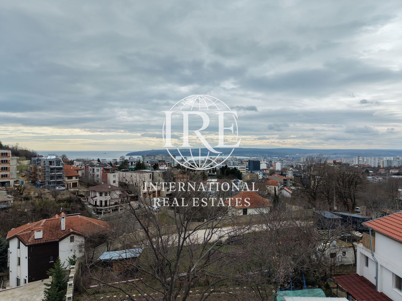 Парцел м-т Сотира до замъка подходящ за две или три къщи-10