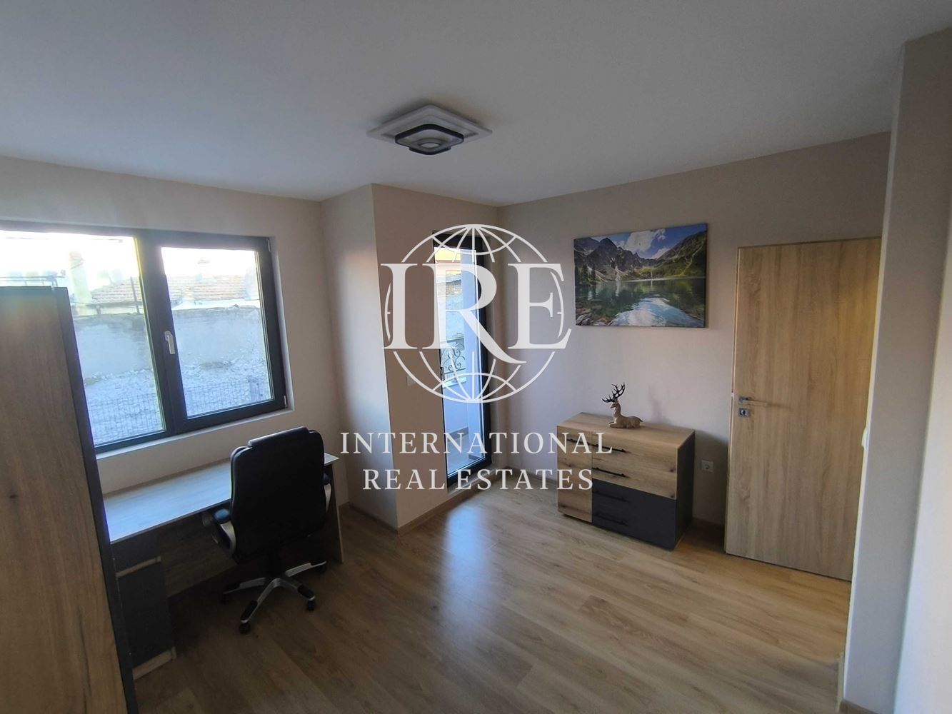 Луксозен тристаен апартамент с панорама към Варненското езеро – International Real Estates (IRE)-11