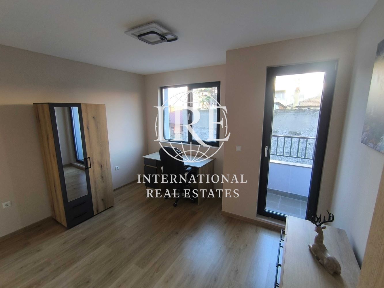 Луксозен тристаен апартамент с панорама към Варненското езеро – International Real Estates (IRE)-12