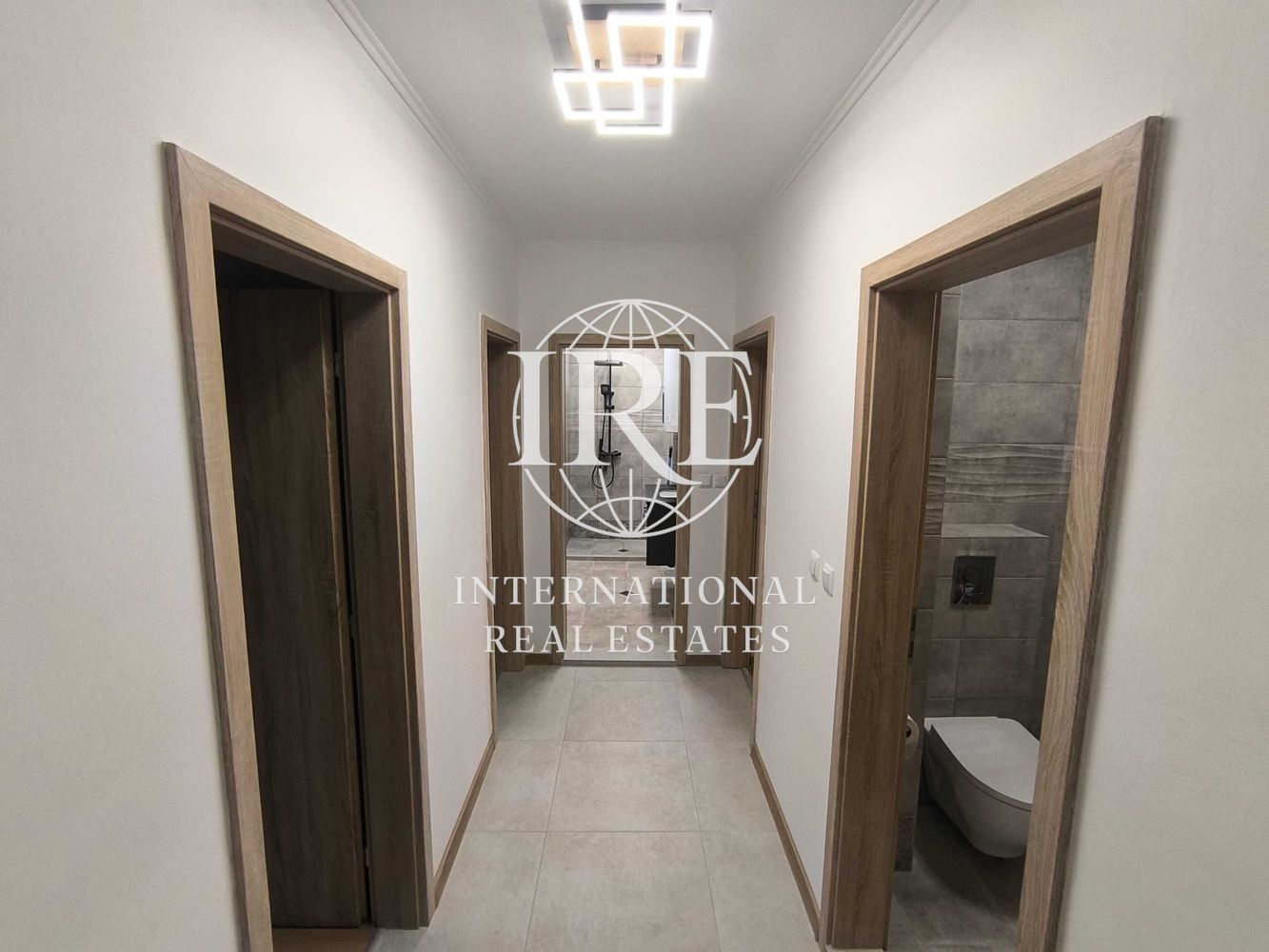 Луксозен тристаен апартамент с панорама към Варненското езеро – International Real Estates (IRE)-8