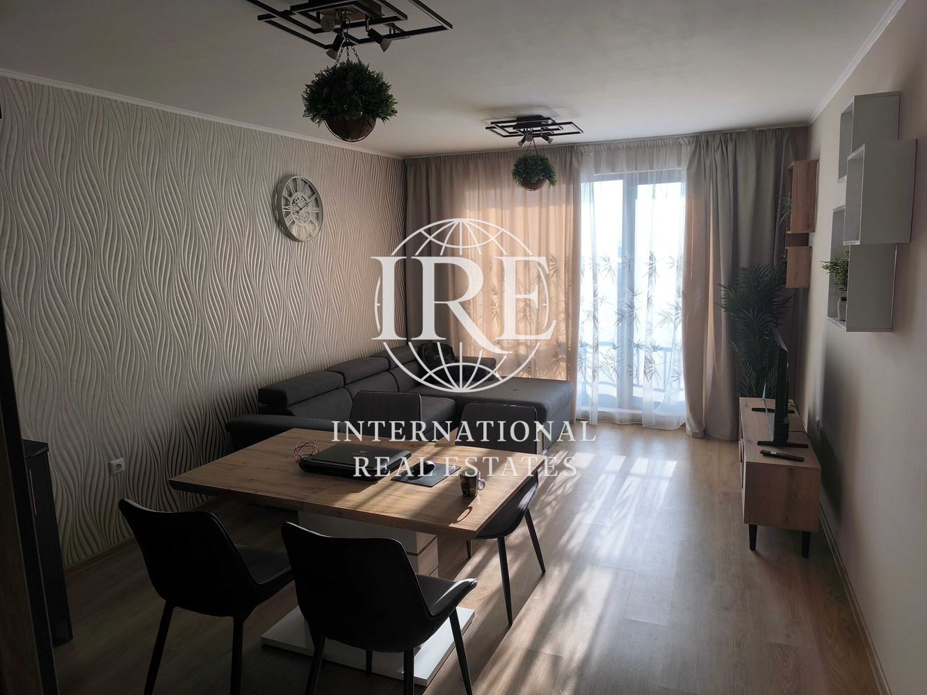 Луксозен тристаен апартамент с панорама към Варненското езеро – International Real Estates (IRE)-3