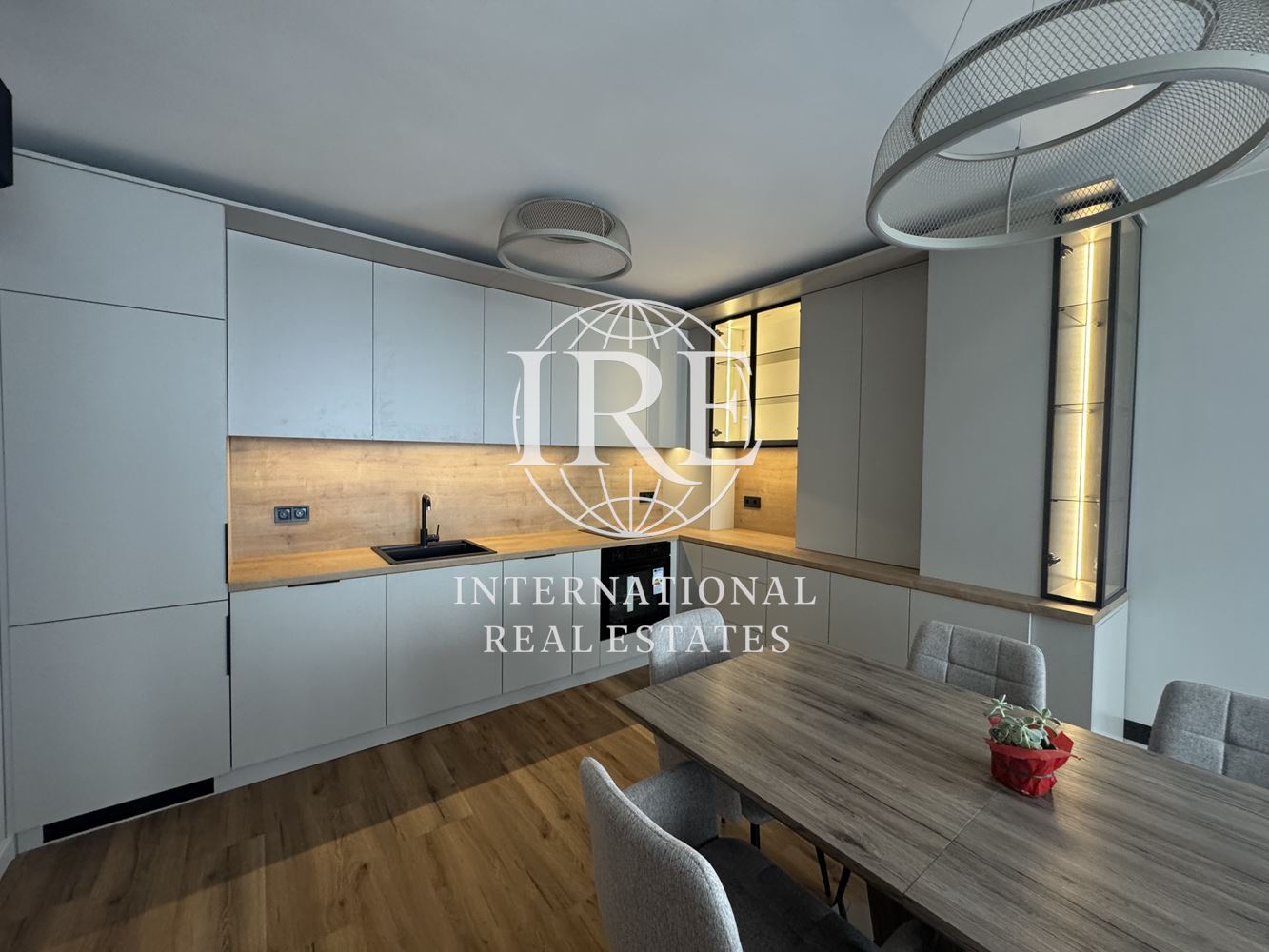 Ексклузивно от International Real Estates (IRE): Дизайнерски пентхаус в сграда от висок клас-7