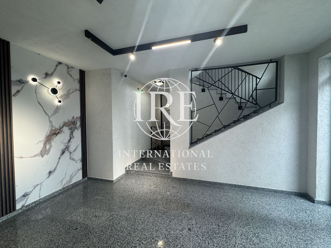 Ексклузивно от International Real Estates (IRE): Дизайнерски пентхаус в сграда от висок клас-18