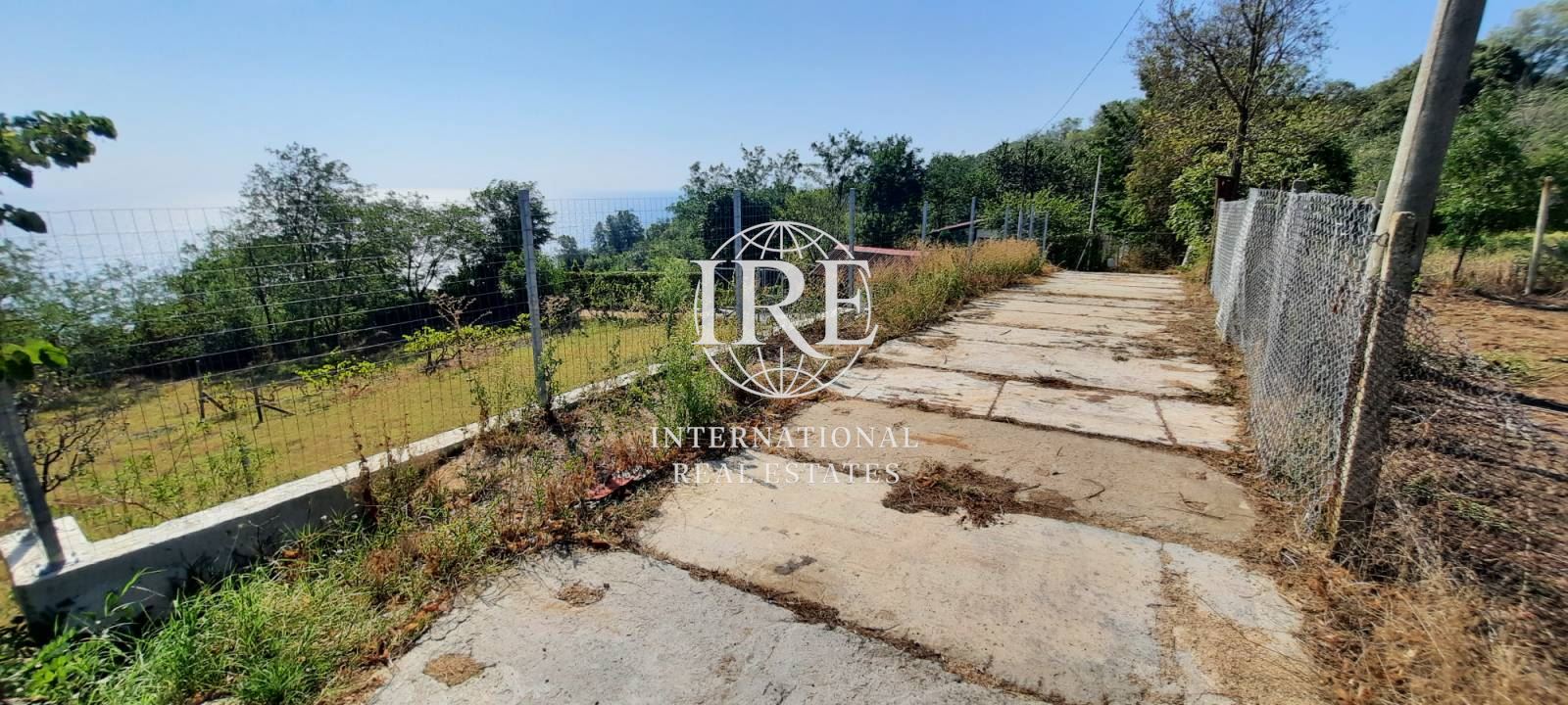 Ексклузивно от International Real Estates (IRE): Парцел с панорамна морска гледка в кв
