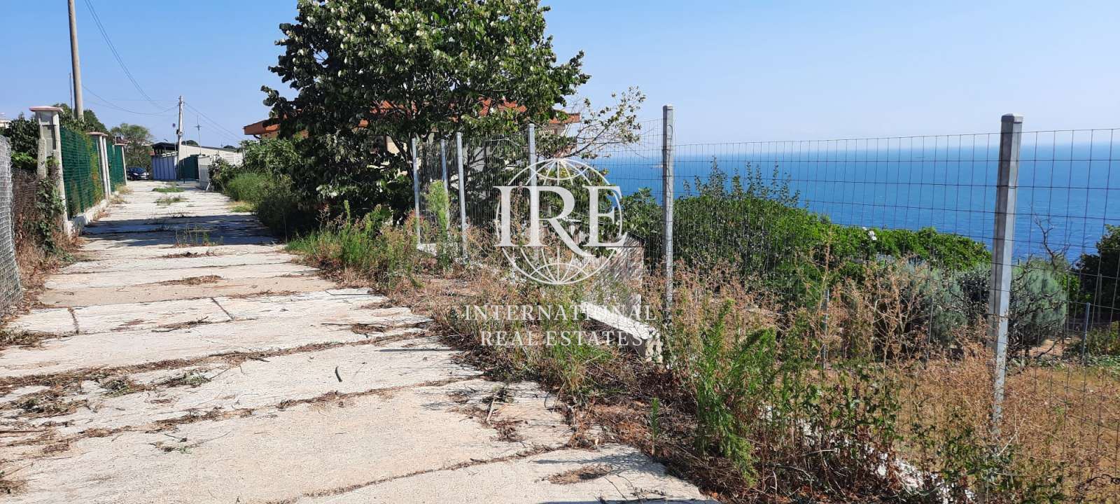 Ексклузивно от International Real Estates (IRE): Парцел с панорамна морска гледка в кв
