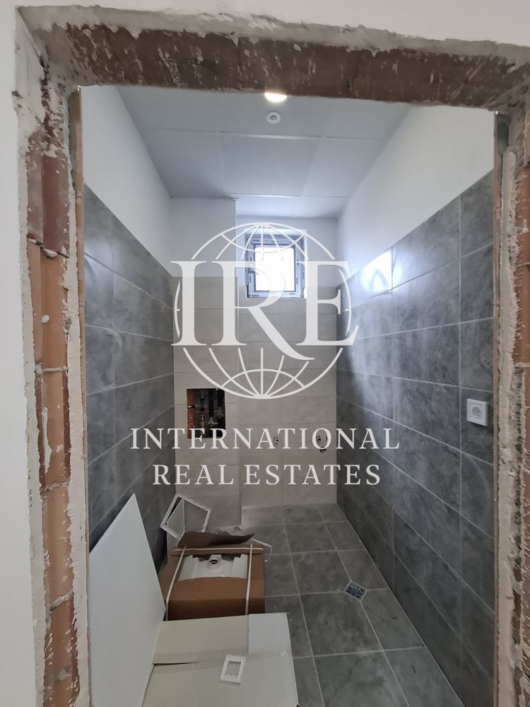 Продава се нов търговски обект - магазин тип "Open Space" - ж.к. Владислав Варненчик, гр