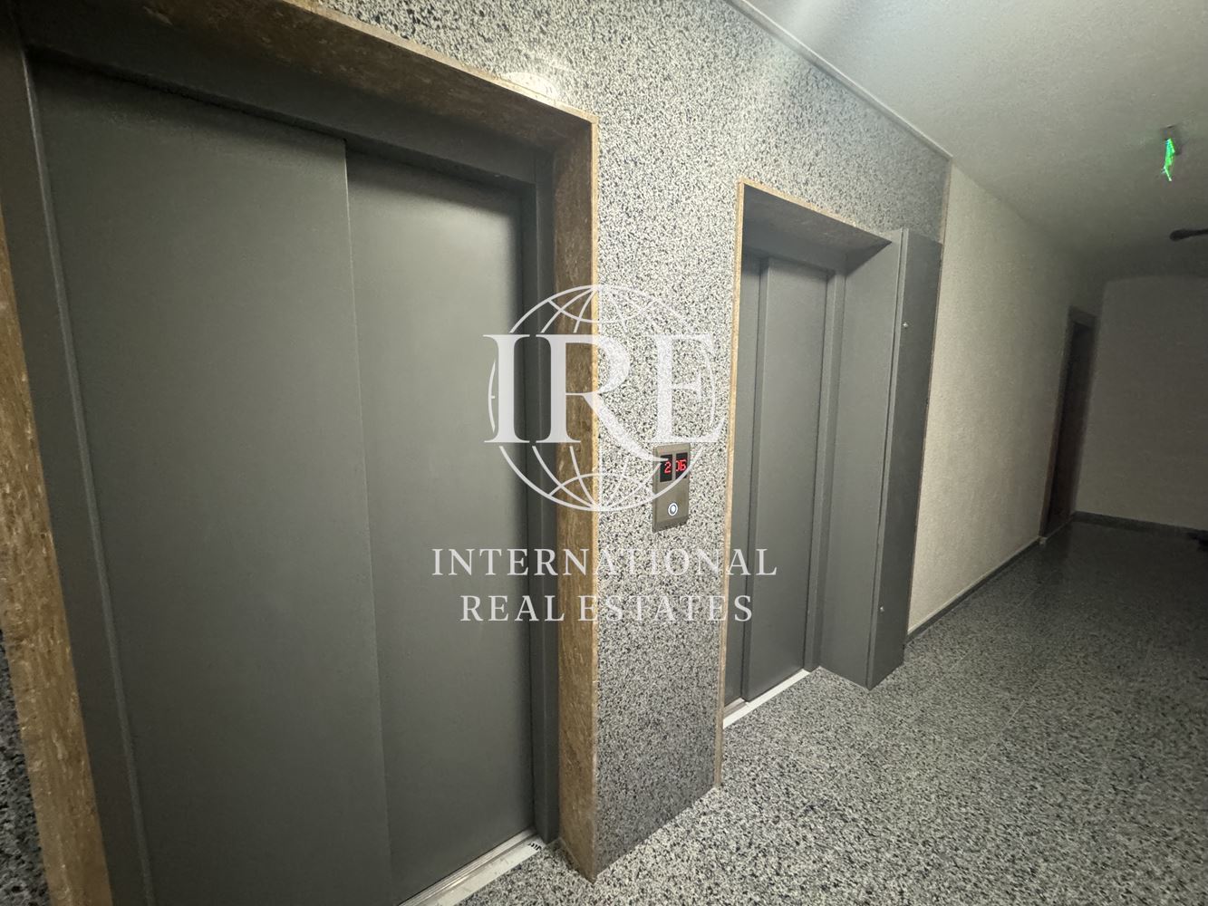 Ексклузивно от International Real Estates (IRE): Дизайнерски пентхаус в сграда от висок клас-11