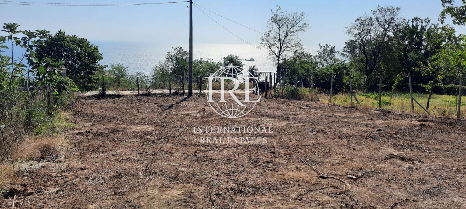 Ексклузивно от International Real Estates (IRE): Парцел с панорамна морска гледка в кв