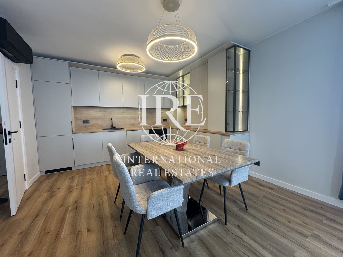 Ексклузивно от International Real Estates (IRE): Дизайнерски пентхаус в сграда от висок клас-6