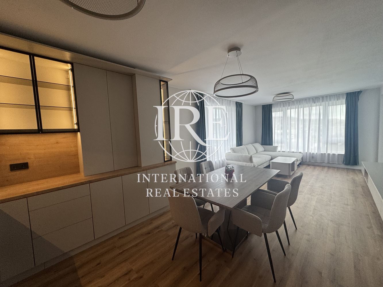 Ексклузивно от International Real Estates (IRE): Дизайнерски пентхаус в сграда от висок клас-8