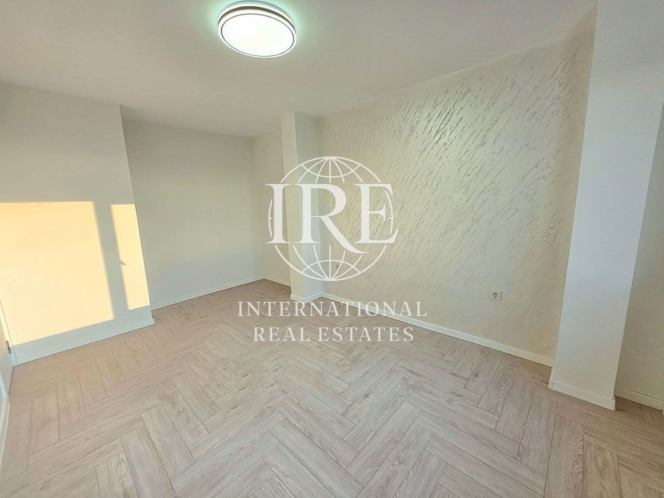 International Real Estates (IRE) представя: ТОП Оферта в района на Гранд Мол!-6