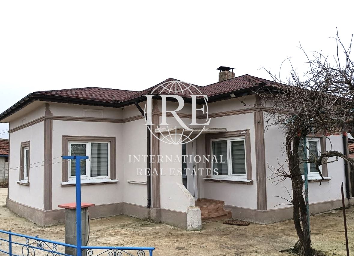 Две едноетажни къщи с гараж! Голям двор! Живописна локация, чист въздух, тишина и спокойствие!-8
