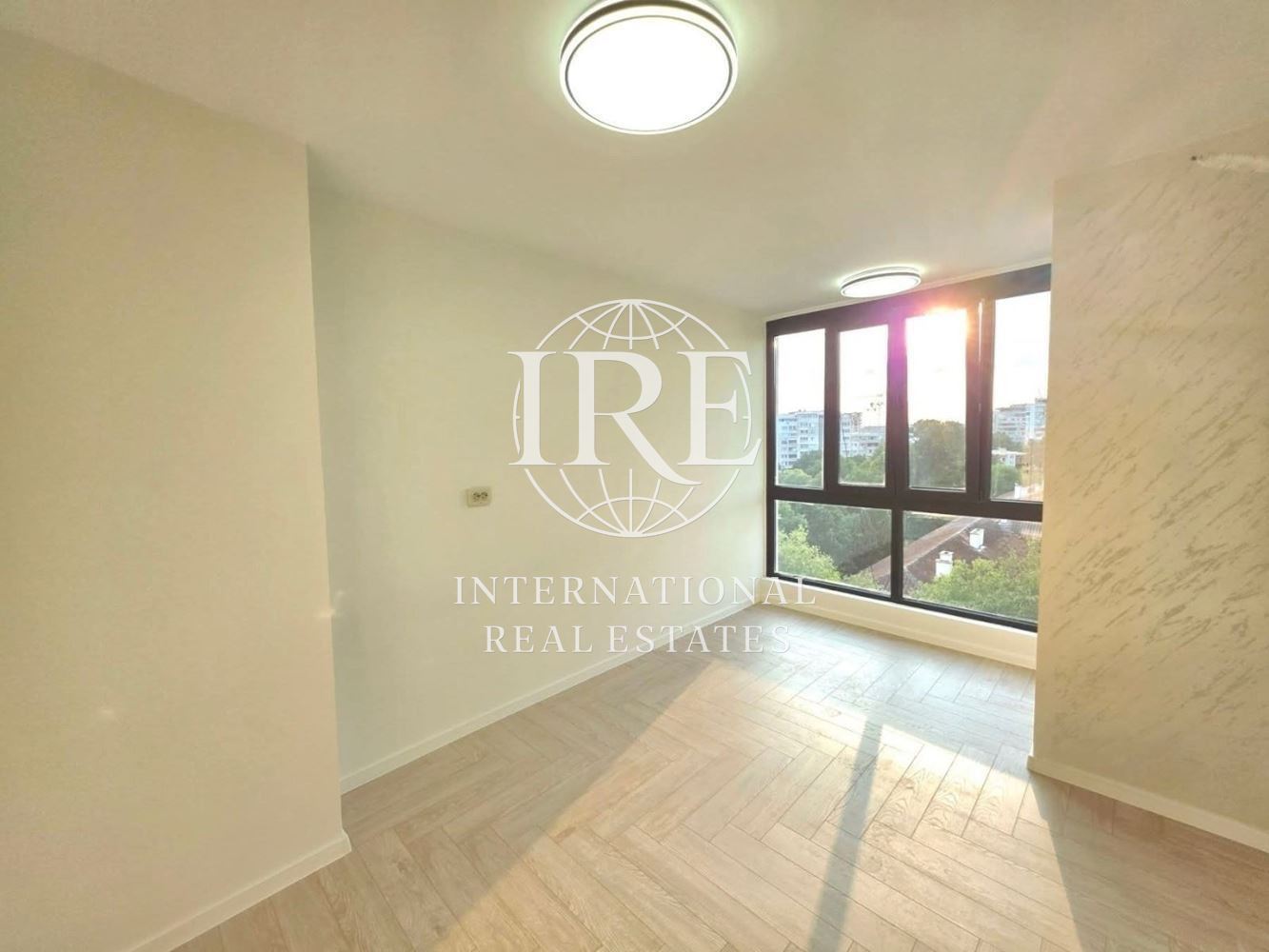 International Real Estates (IRE) представя: ТОП Оферта в района на Гранд Мол!-5
