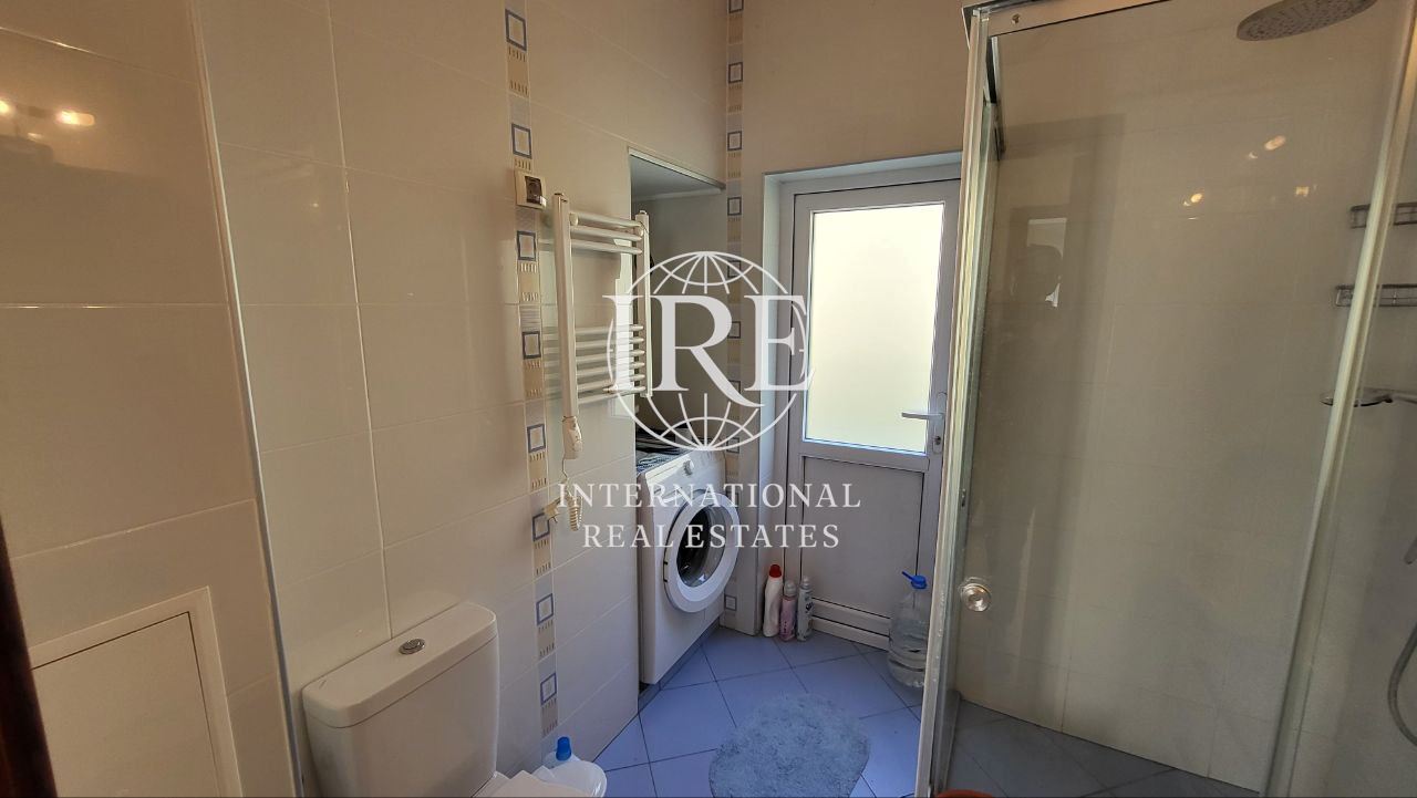 International Real Estates (IRE): Двуетажна къща с панорамна морска и градска гледка в гр