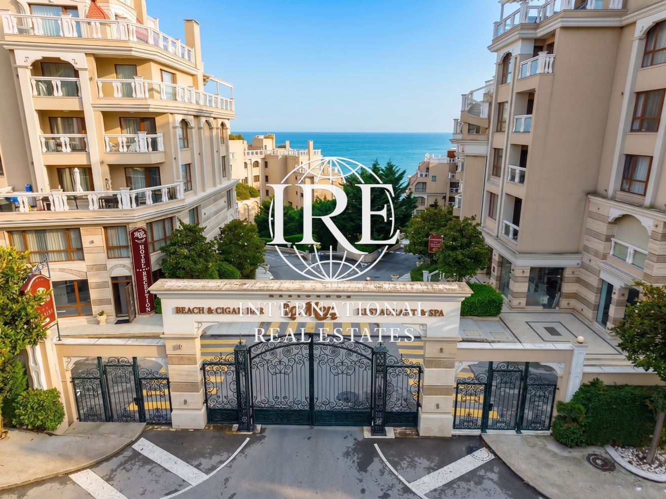 International Real Estates (IRE) предлага тристаен апартамент с морска панорама в м-ст Ален Мак гр.Варна – 1