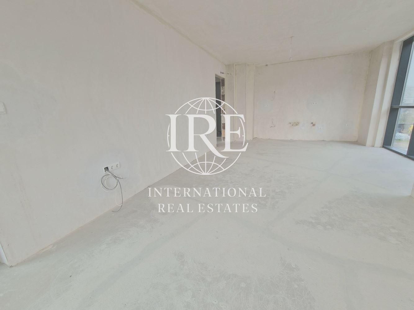 International Real Estates (IRE) представя: Едностаен апартамент, панорамна гледка към езерото и града, инвестиционен потенциал! – 1