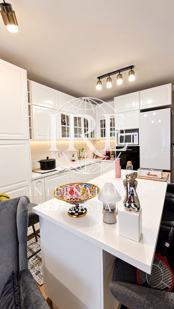 Zwei-Zimmer-Wohnung in der Gegend von St. Constantine und Helena